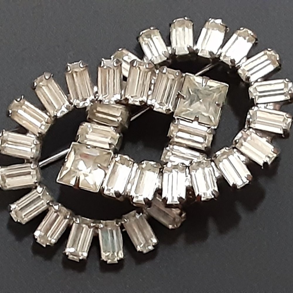 Hallmarked Weiss VINTAGE brooch